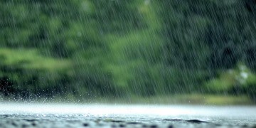 天上下雨地上流究竟是什么歌？