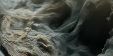 心中的苦只能硬咽究竟是哪首歌？