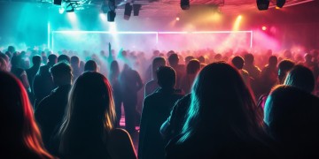夜店里面的歌声究竟是什么歌？